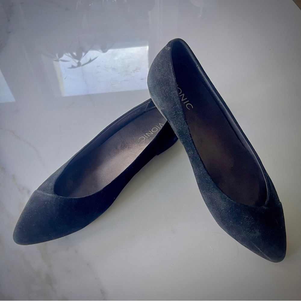 Vionic Caballo Suede Black Flats Size 8.5